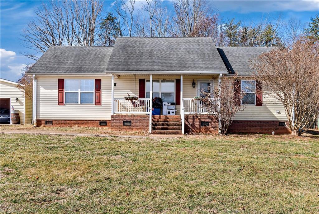 472 Oak Hollow Drive, Thurmond, North Carolina image 1