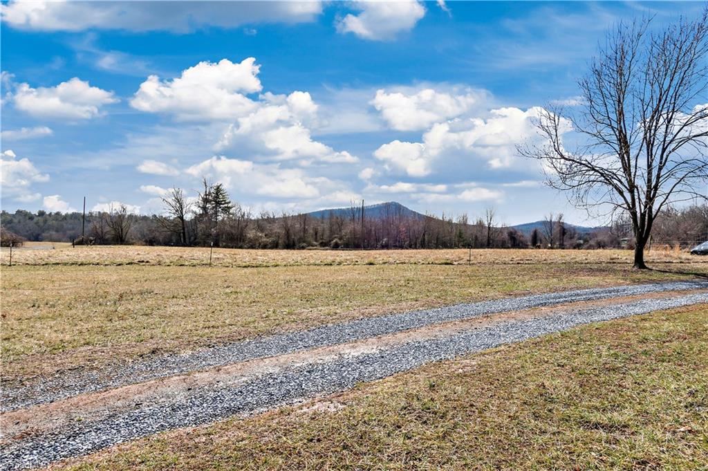 472 Oak Hollow Drive, Thurmond, North Carolina image 8