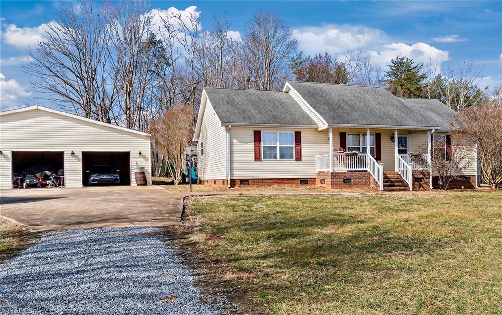 472 Oak Hollow Drive, Thurmond, North Carolina image 2