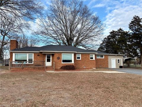 Homes For Sale - 6047 Suits Road<br/> Archdale, NC 27263