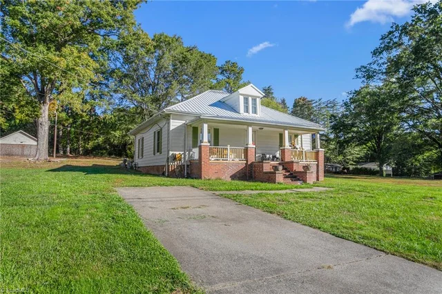 1729 Ashby Street, photo 3 of 46