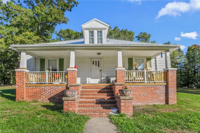 1729 Ashby Street, photo 4 of 46