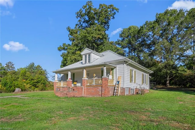 1729 Ashby Street, photo 2 of 46