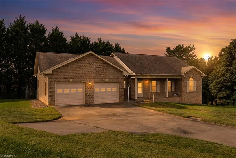 198 Amber Lane, photo 1 of 44