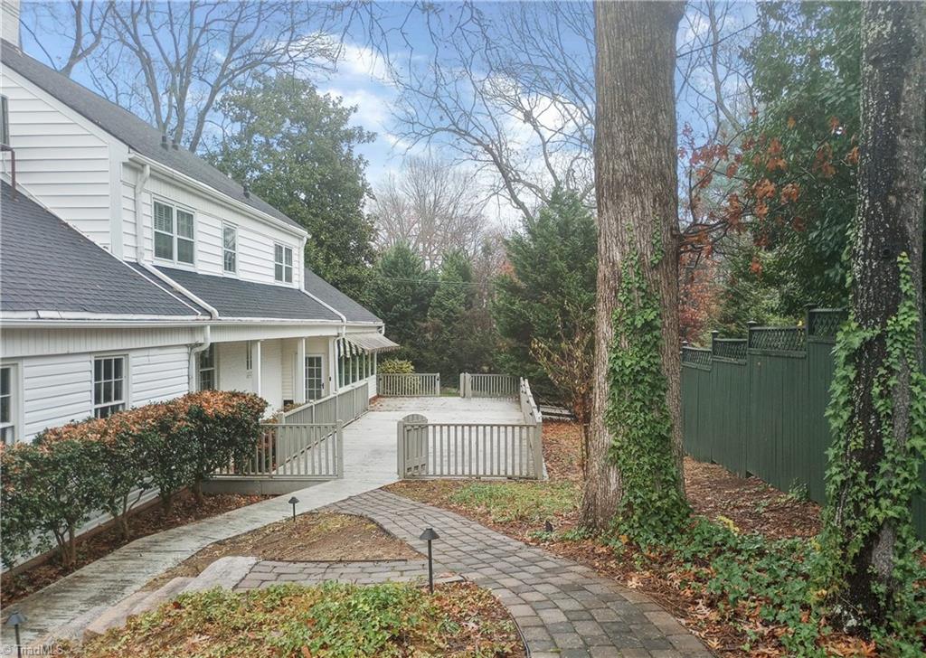 801 W Parkway Avenue