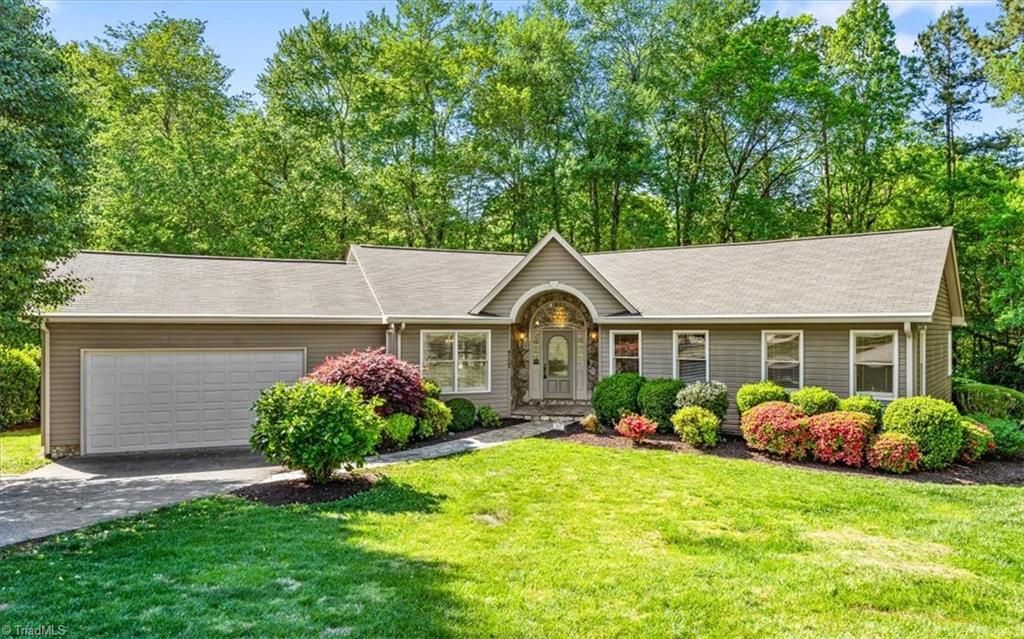 Photo of 717 Guilford Road, Jamestown, NC 27282 (MLS # 1216732)