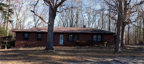 Photo of 3622 Lower Lake Road, Thomasville, NC 27360 (MLS # 1203803)