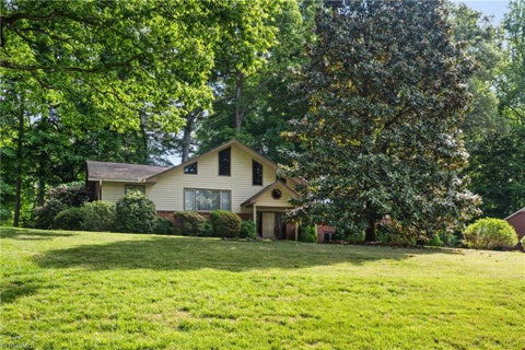 Homes For Sale - 421 Flyntvalley Drive<br/> Winston-Salem, NC 27104