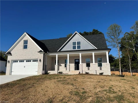Homes For Sale - 211 Cool Run<br/> Davidson County, Lexington, NC 27295