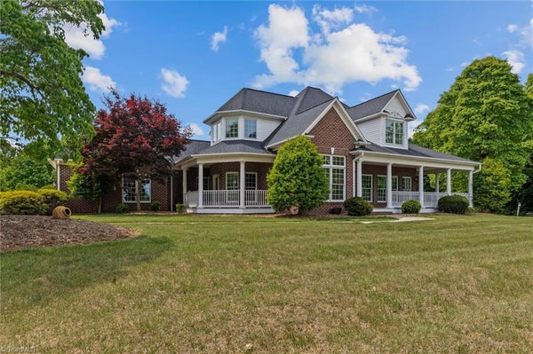 1148 TOWN N COUNTRY DR, WILKESBORO, NC 28697 - Image c6d8025f8b645d6be4e384157b689b2b/1967021285