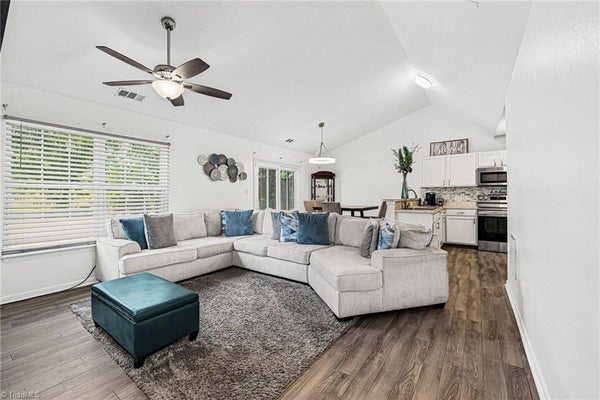 3421 GLEN LYON DR, WINSTON SALEM, NC 27107 - Image c73f733a7de8d6af82086fd4a8d54a2e/3384582620