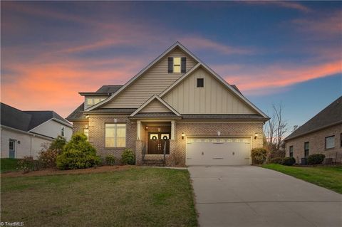 A home in Clemmons