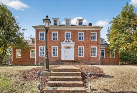 Homes For Sale - 3316 Rockingham Road<br/> Greensboro, NC 27407