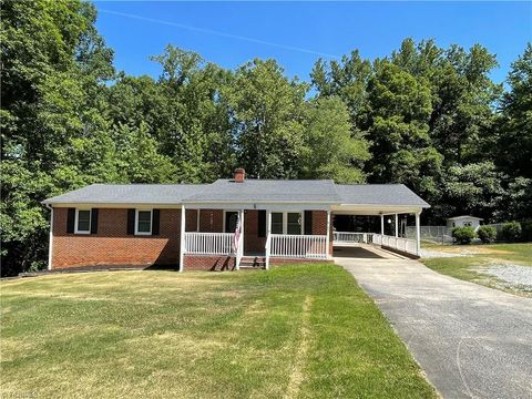 Homes For Sale - 5802 Mendenhall Road<br/> Randolph County, Archdale, NC 27263
