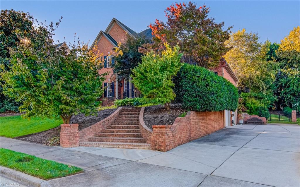 Winston-Salem, North Carolina 27104, United States, 5 Bedrooms Bedrooms, ,5 BathroomsBathrooms,Residential,Pending,92678