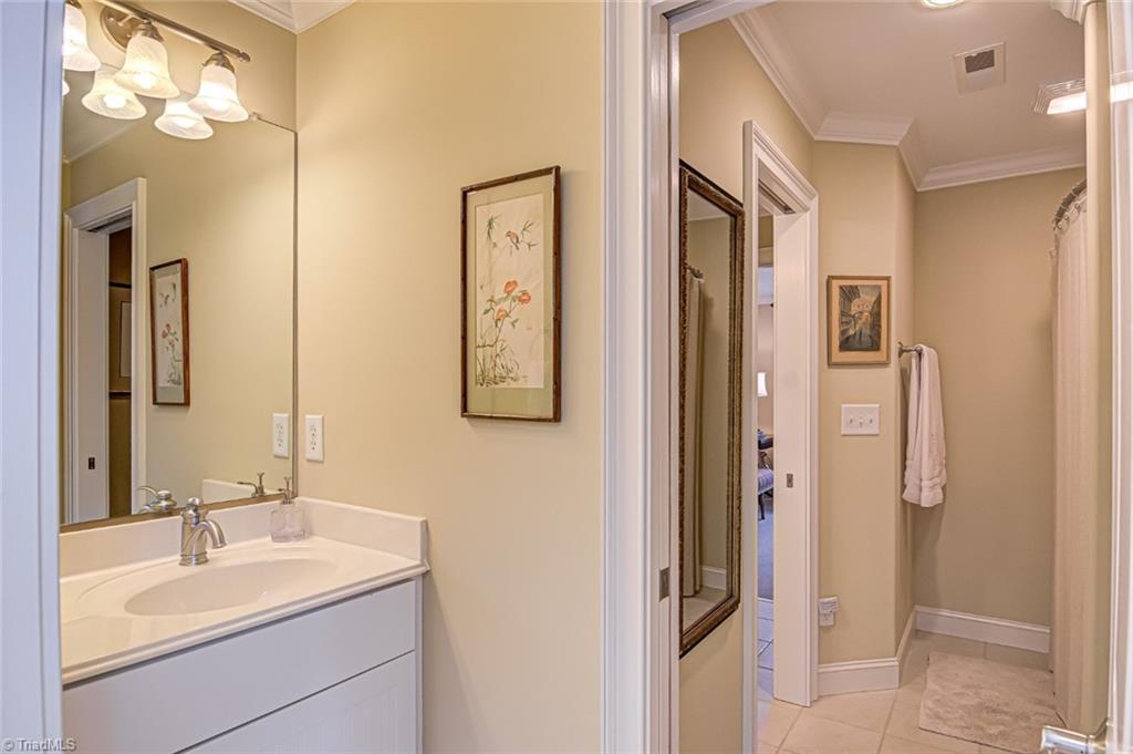 Winston-Salem, North Carolina 27104, United States, 5 Bedrooms Bedrooms, ,5 BathroomsBathrooms,Residential,Pending,92678