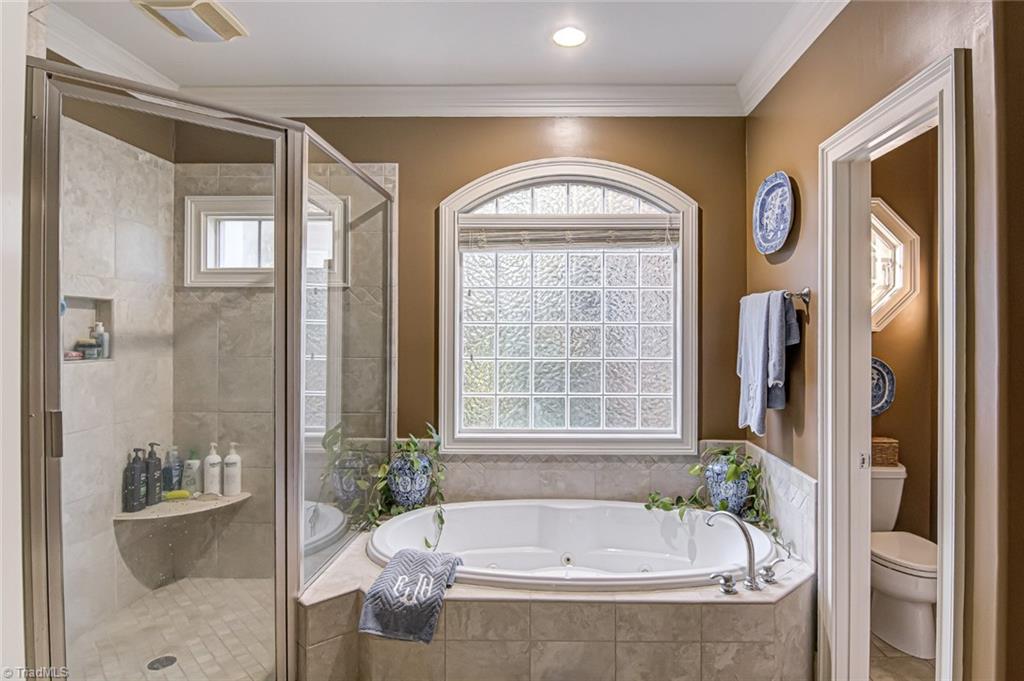 Winston-Salem, North Carolina 27104, United States, 5 Bedrooms Bedrooms, ,5 BathroomsBathrooms,Residential,Pending,92678