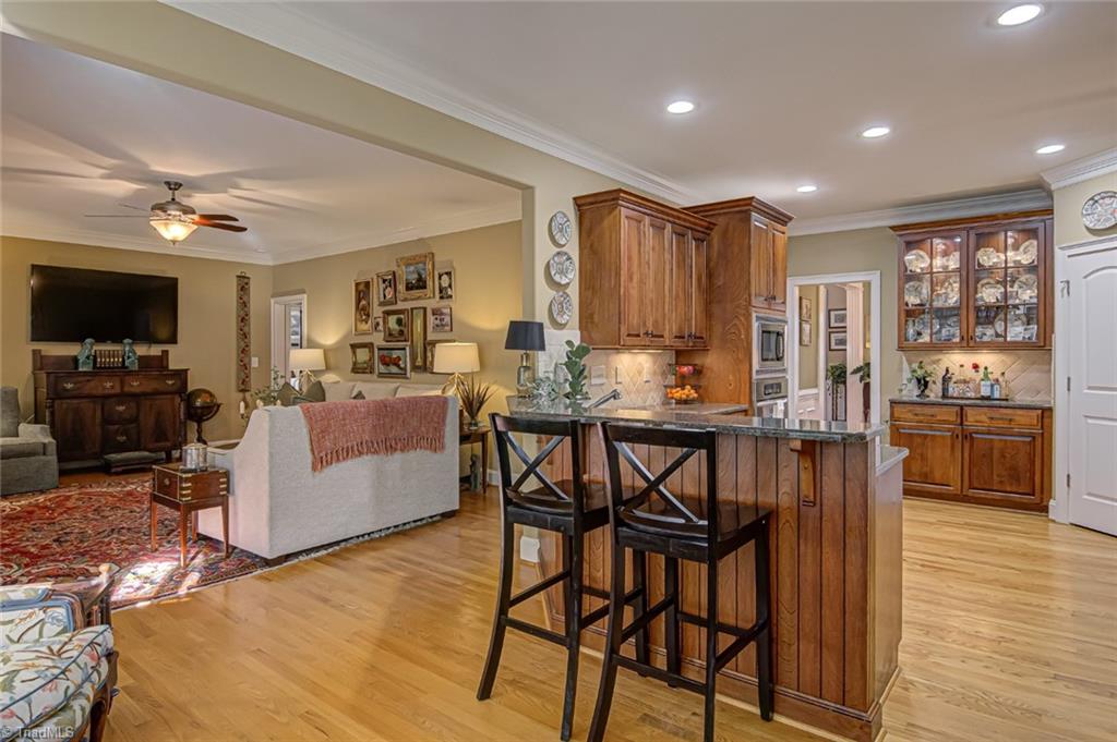 Winston-Salem, North Carolina 27104, United States, 5 Bedrooms Bedrooms, ,5 BathroomsBathrooms,Residential,Pending,92678