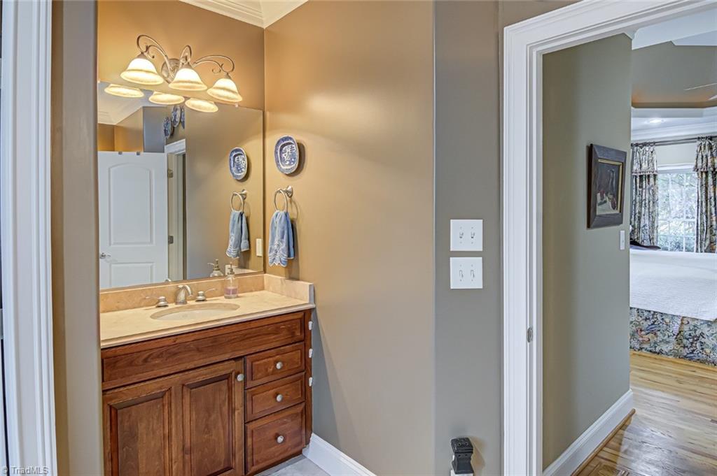 Winston-Salem, North Carolina 27104, United States, 5 Bedrooms Bedrooms, ,5 BathroomsBathrooms,Residential,Pending,92678