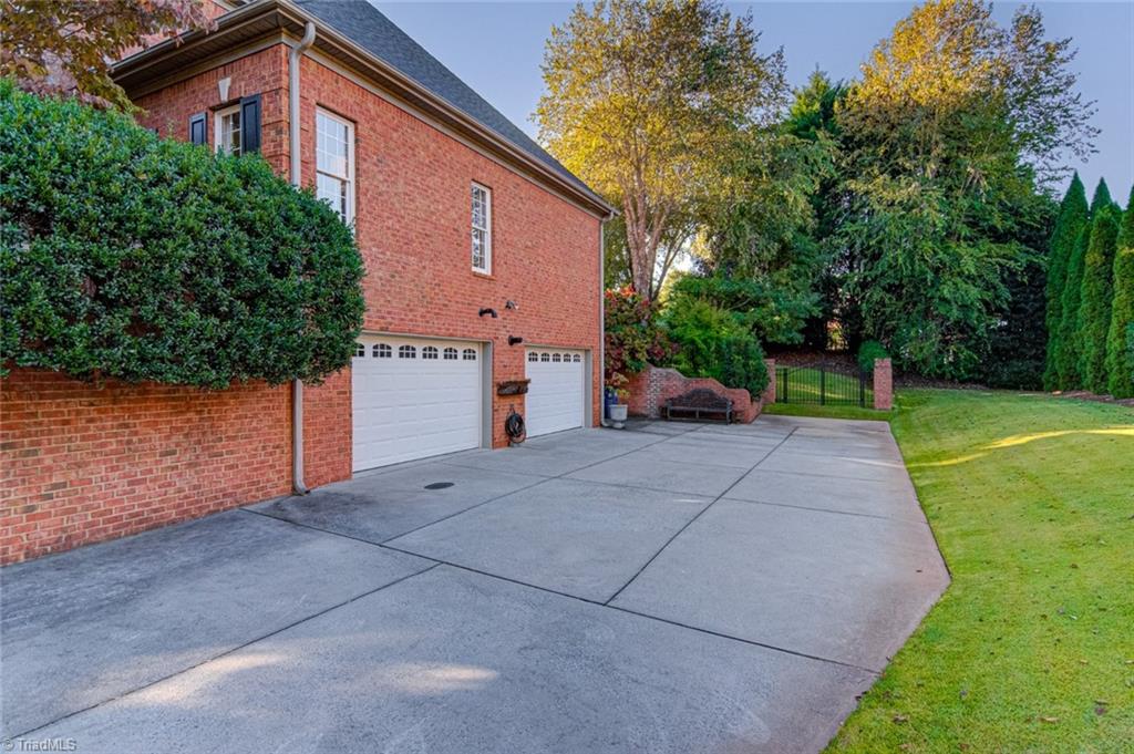 Winston-Salem, North Carolina 27104, United States, 5 Bedrooms Bedrooms, ,5 BathroomsBathrooms,Residential,Pending,92678