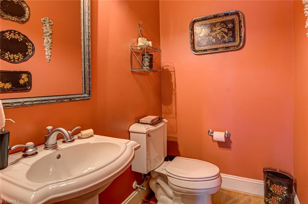 Winston-Salem, North Carolina 27104, United States, 5 Bedrooms Bedrooms, ,5 BathroomsBathrooms,Residential,Pending,92678