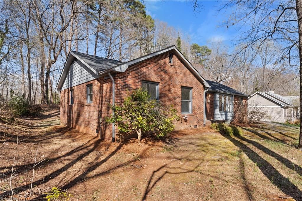Photo of 3941 Tonbridge Lane, Winston-Salem, NC 27106 (MLS # 1212809)