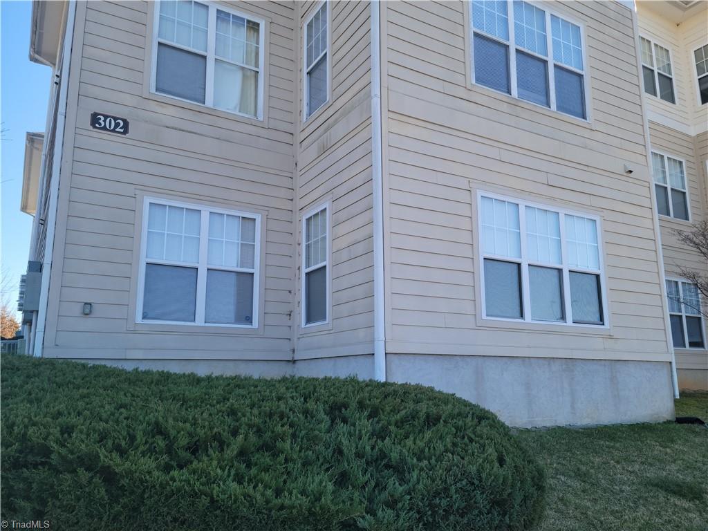 Photo 2 of 21 of 302 Campus Walk Trail 101 condo