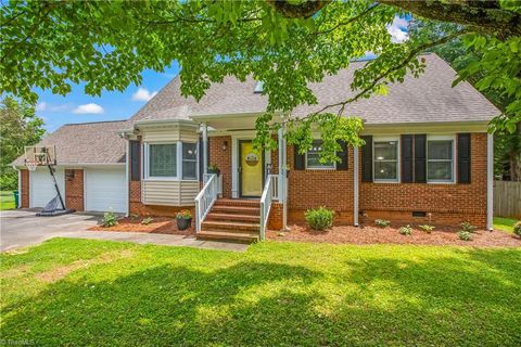 A home in Clemmons