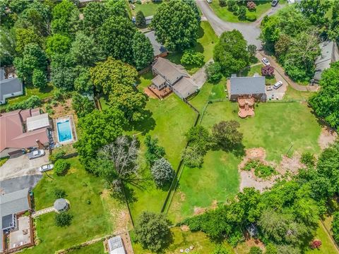 A home in Clemmons