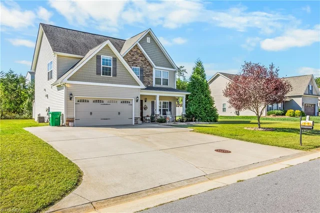 213 Pilot Bluff Drive, photo 2 of 38