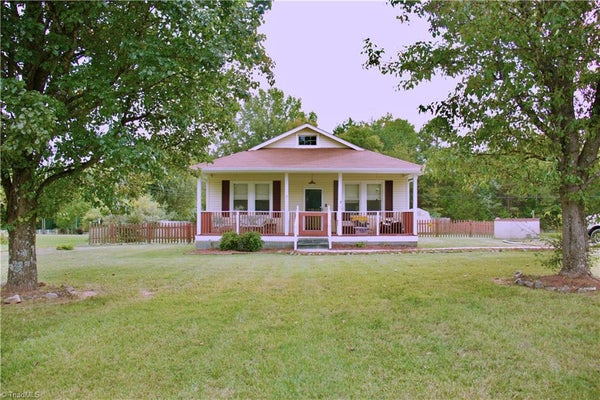 2033 SCALESVILLE RD, SUMMERFIELD, NC 27358 - Image c80de9b28bf613ab6ab47fb2e82d571d/2003930356