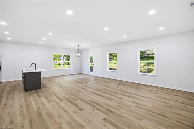 906 Twyckenham Drive, photo 5 of 29