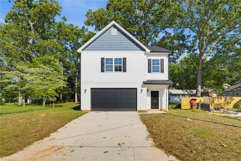 906 Twyckenham Drive, photo 1 of 29