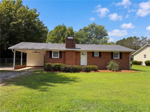 Homes For Sale - 2847 Friendship Ledford Road<br/> Winston-Salem, NC 27107