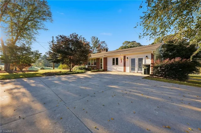 672 Welcome Home Ch Road, photo 3 of 41