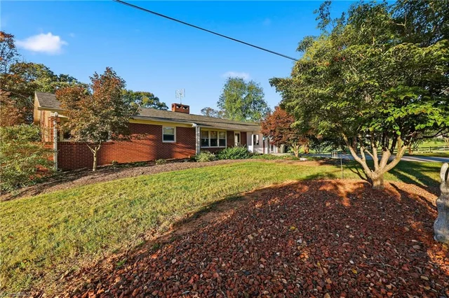 672 Welcome Home Ch Road, photo 5 of 41