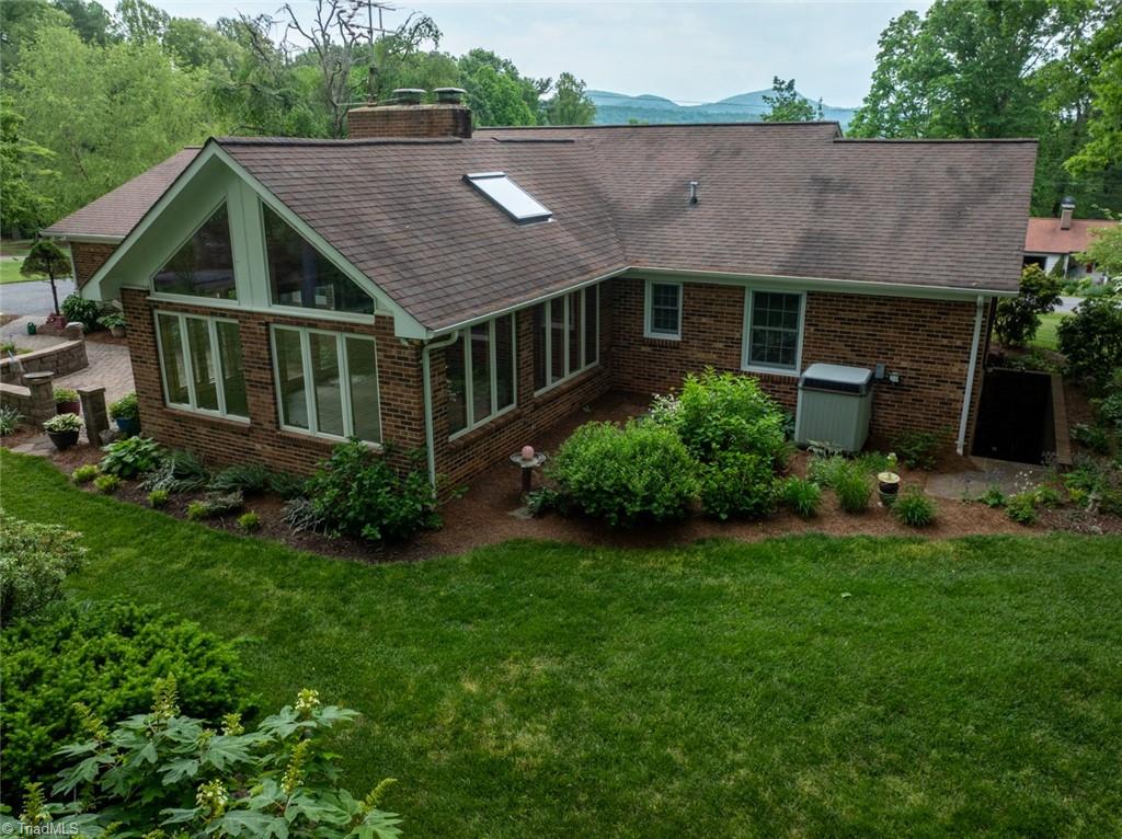 353 Knollwood Drive, Wilkesboro, North Carolina image 5