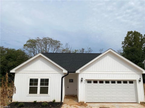 Homes For Sale - 413 E Lee Avenue<br/> Yadkinville, NC 27055
