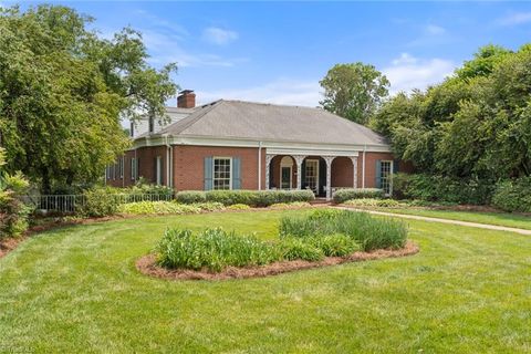 A home in Clemmons