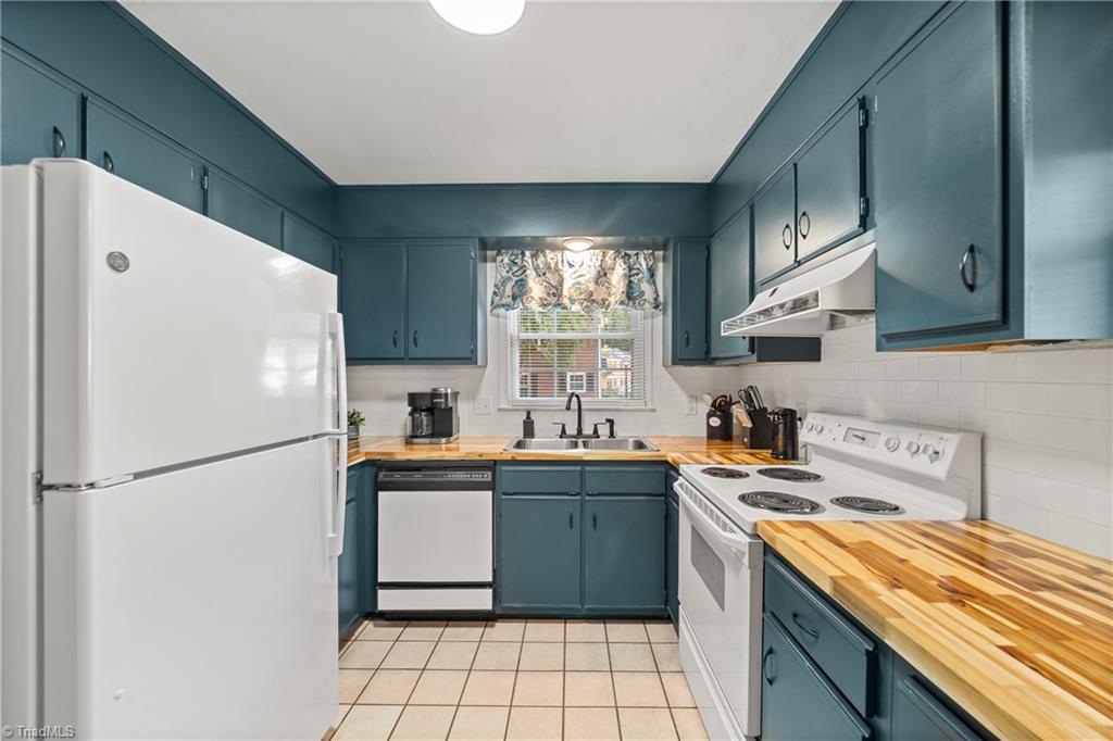 Winston-Salem, North Carolina 27103, United States, 3 Bedrooms Bedrooms, ,3 BathroomsBathrooms,Residential,Active,214658