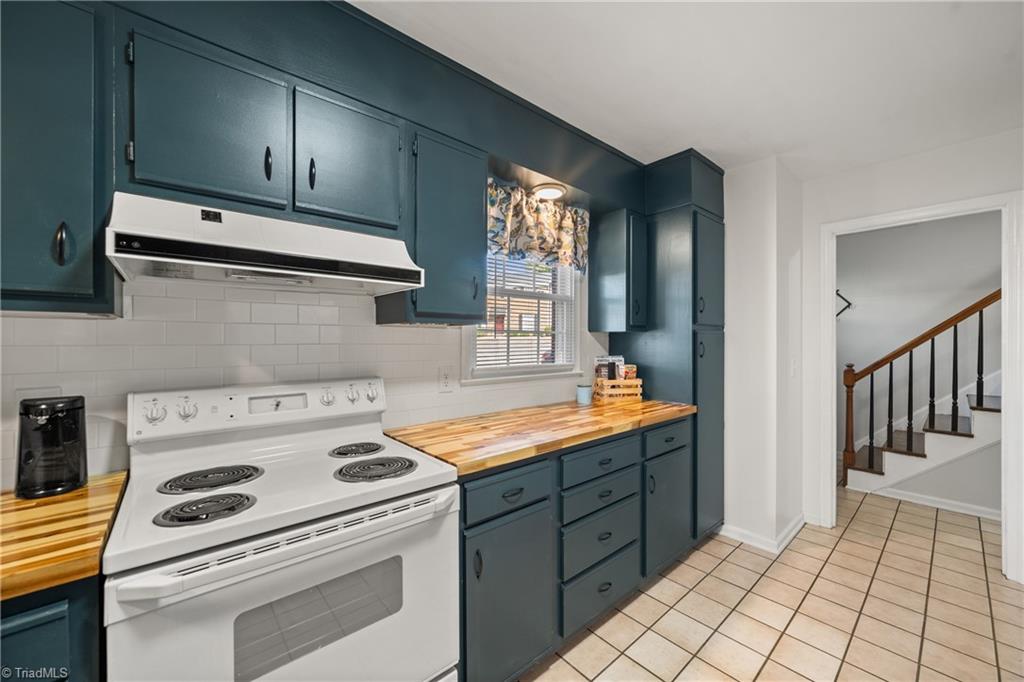 Winston-Salem, North Carolina 27103, United States, 3 Bedrooms Bedrooms, ,3 BathroomsBathrooms,Residential,Active,214658