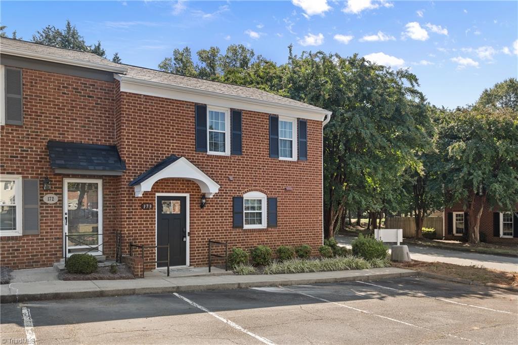 Winston-Salem, North Carolina 27103, United States, 3 Bedrooms Bedrooms, ,3 BathroomsBathrooms,Residential,Active,214658