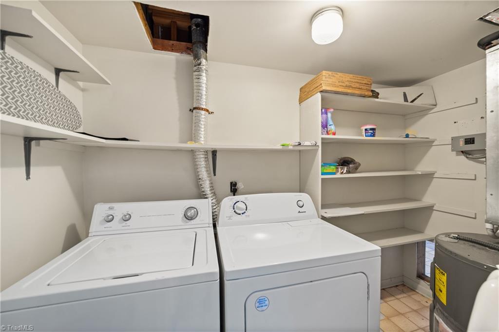 Winston-Salem, North Carolina 27103, United States, 3 Bedrooms Bedrooms, ,3 BathroomsBathrooms,Residential,Active,214658