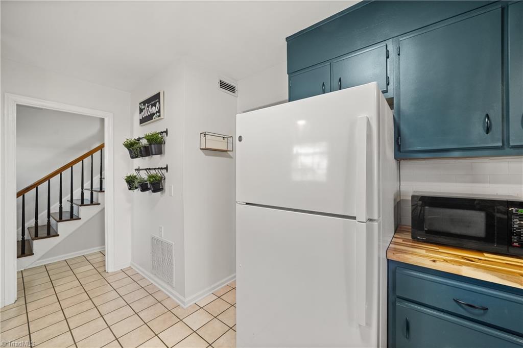 Winston-Salem, North Carolina 27103, United States, 3 Bedrooms Bedrooms, ,3 BathroomsBathrooms,Residential,Active,214658