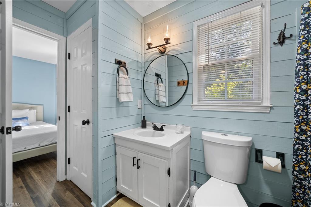 Winston-Salem, North Carolina 27103, United States, 3 Bedrooms Bedrooms, ,3 BathroomsBathrooms,Residential,Active,214658