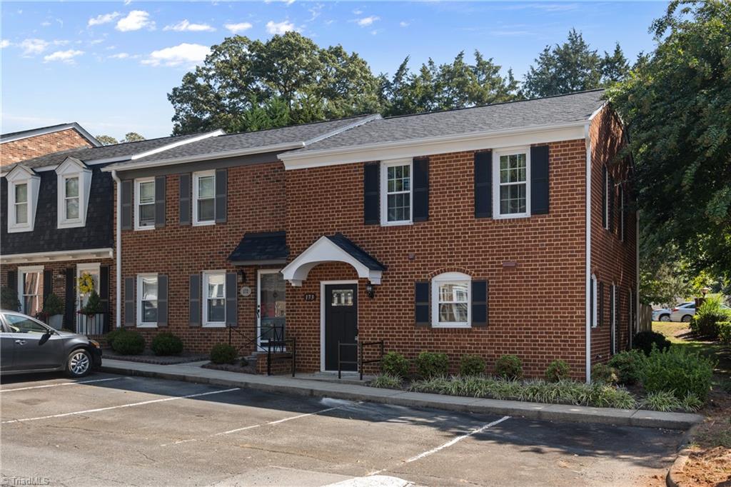 Winston-Salem, North Carolina 27103, United States, 3 Bedrooms Bedrooms, ,3 BathroomsBathrooms,Residential,Active,214658