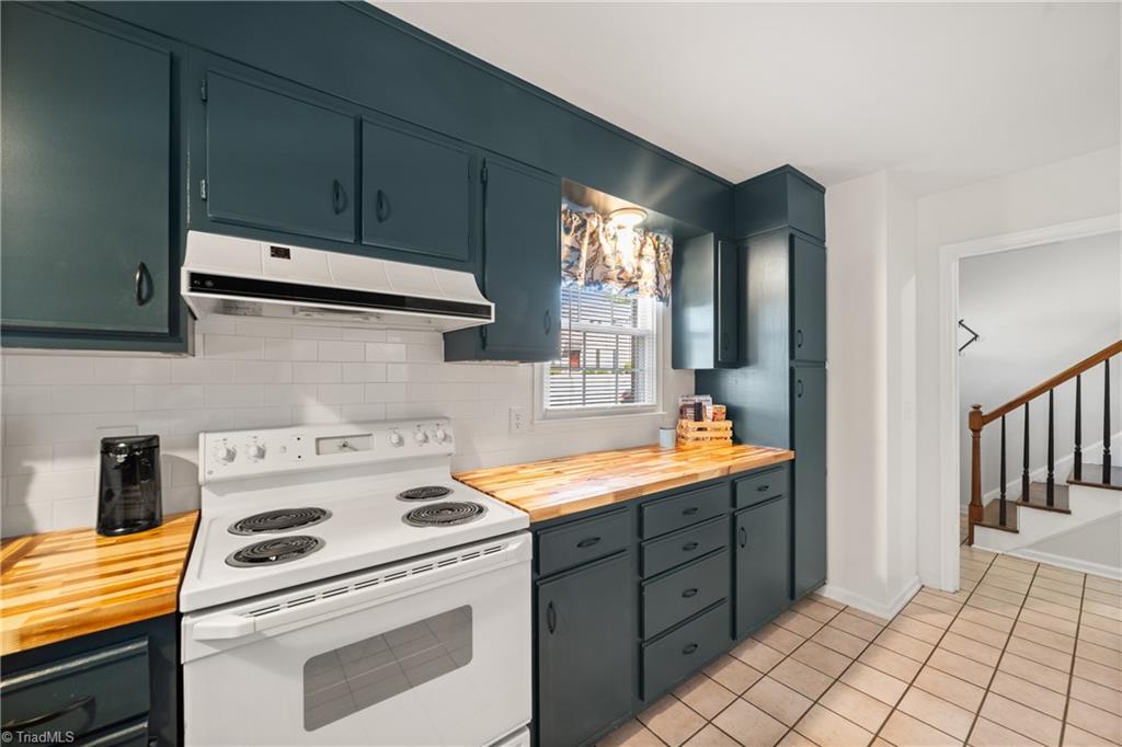 Winston-Salem, North Carolina 27103, United States, 3 Bedrooms Bedrooms, ,3 BathroomsBathrooms,Residential,Active,214658