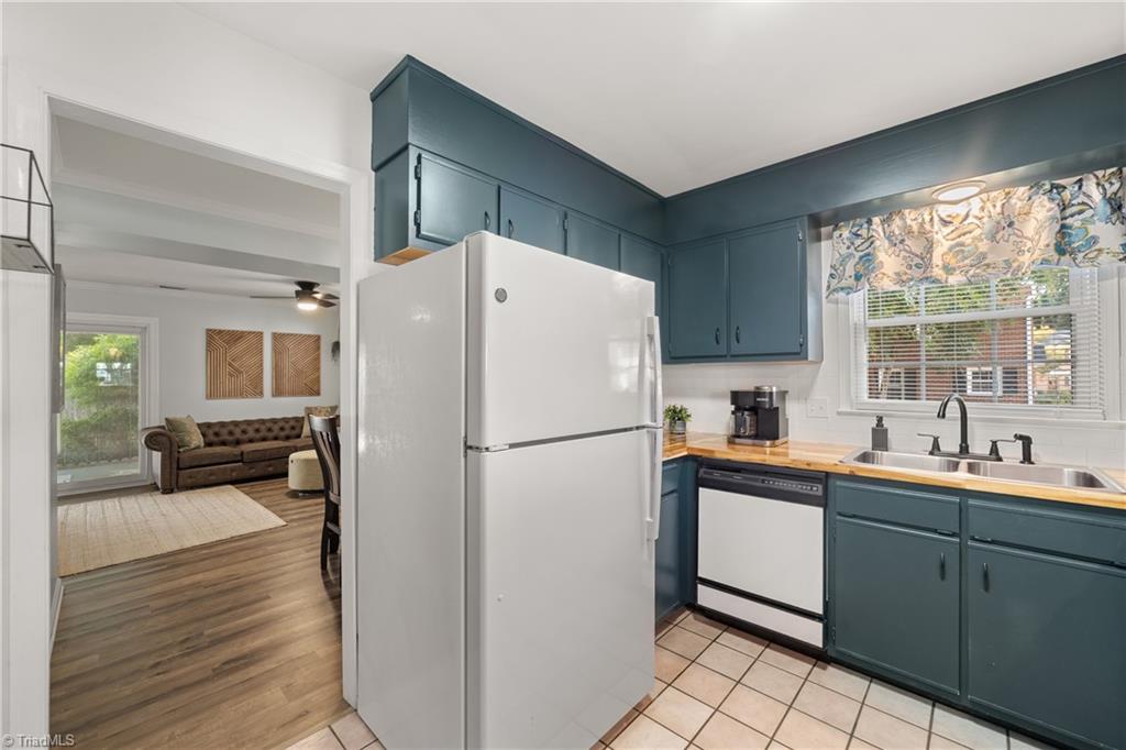 Winston-Salem, North Carolina 27103, United States, 3 Bedrooms Bedrooms, ,3 BathroomsBathrooms,Residential,Active,214658