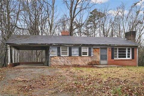 Homes For Sale - 4021 Vestal Road<br/> Yadkin County, Jonesville, NC 28642