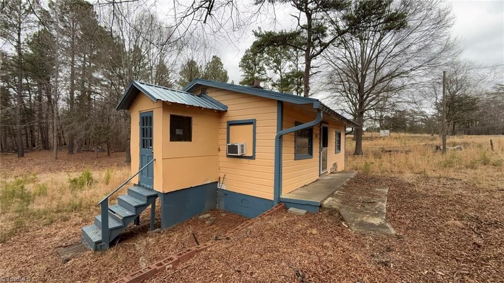 Photo of 916 Murray Street, Burlington, NC 27217 (MLS # 1213963)